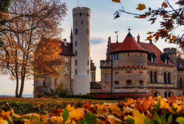 Licthenstein_Castel_Autumn_Colors